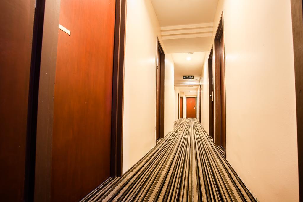 Rj Hotel Kulai Exterior photo
